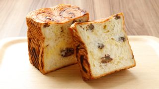 クロワッサン食パン　ピーカンナッツと国産蜂蜜 俺のBakeryのサムネイル画像