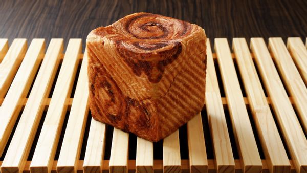 クロワッサン食パン　ピーカンナッツと国産蜂蜜 俺のBakeryのサムネイル画像 2枚目