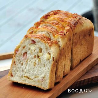 B.O.C食パン（ベーコン＆オニオン＆チーズ） パン屋 むつか堂のサムネイル画像 1枚目