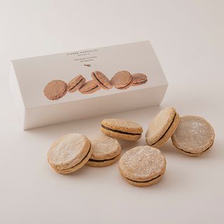 ピエールマルコリーニ  ダックワーズ　6個入　羽田空港限定 Pierre Marcolini （ピエールマルコリーニ ）のサムネイル画像 1枚目