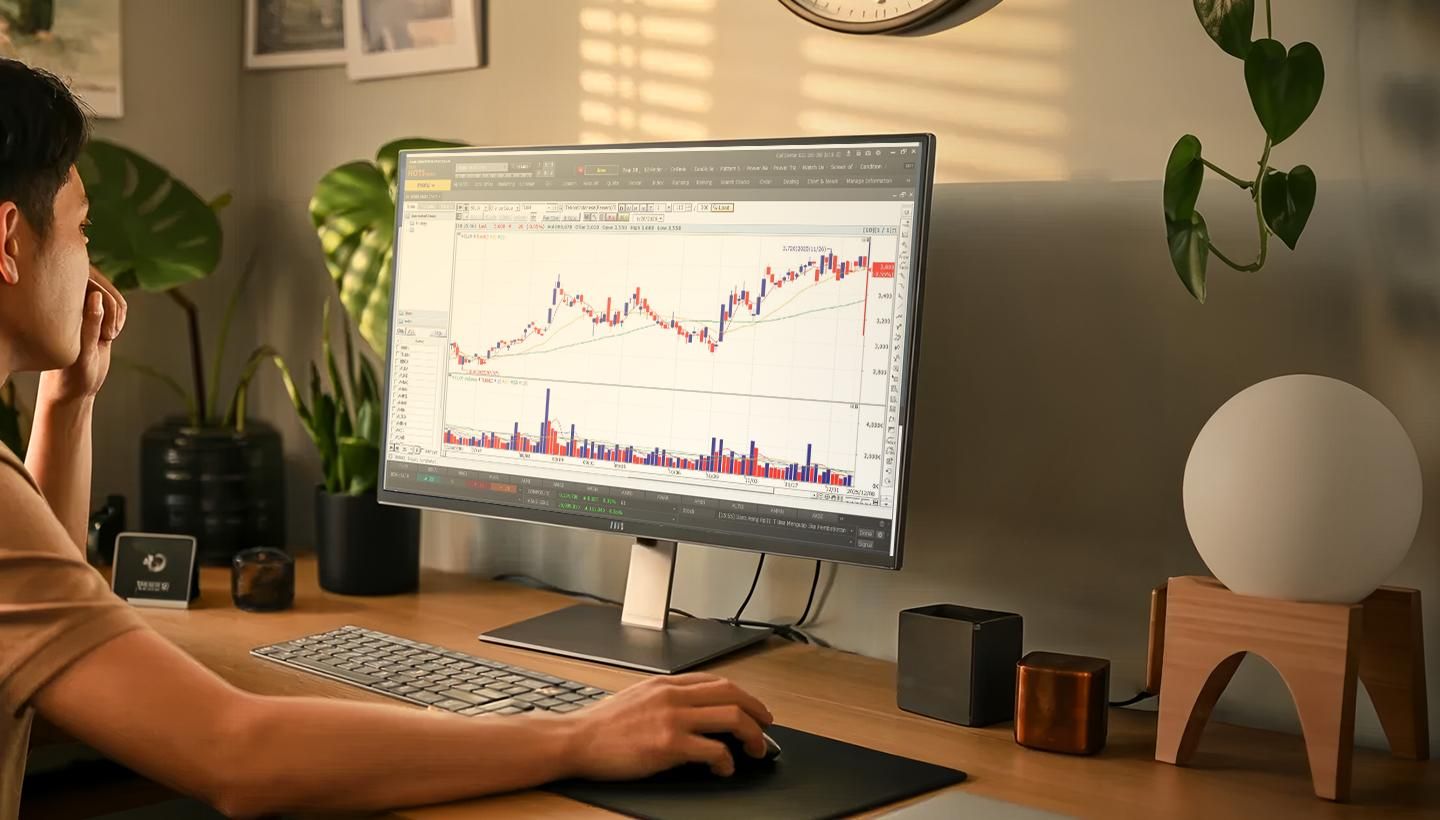 Trader using HOTS Desktop