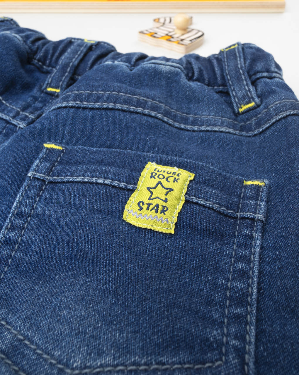 παντελόνι στυλ denim με patches για αγόρι - Prénatal
