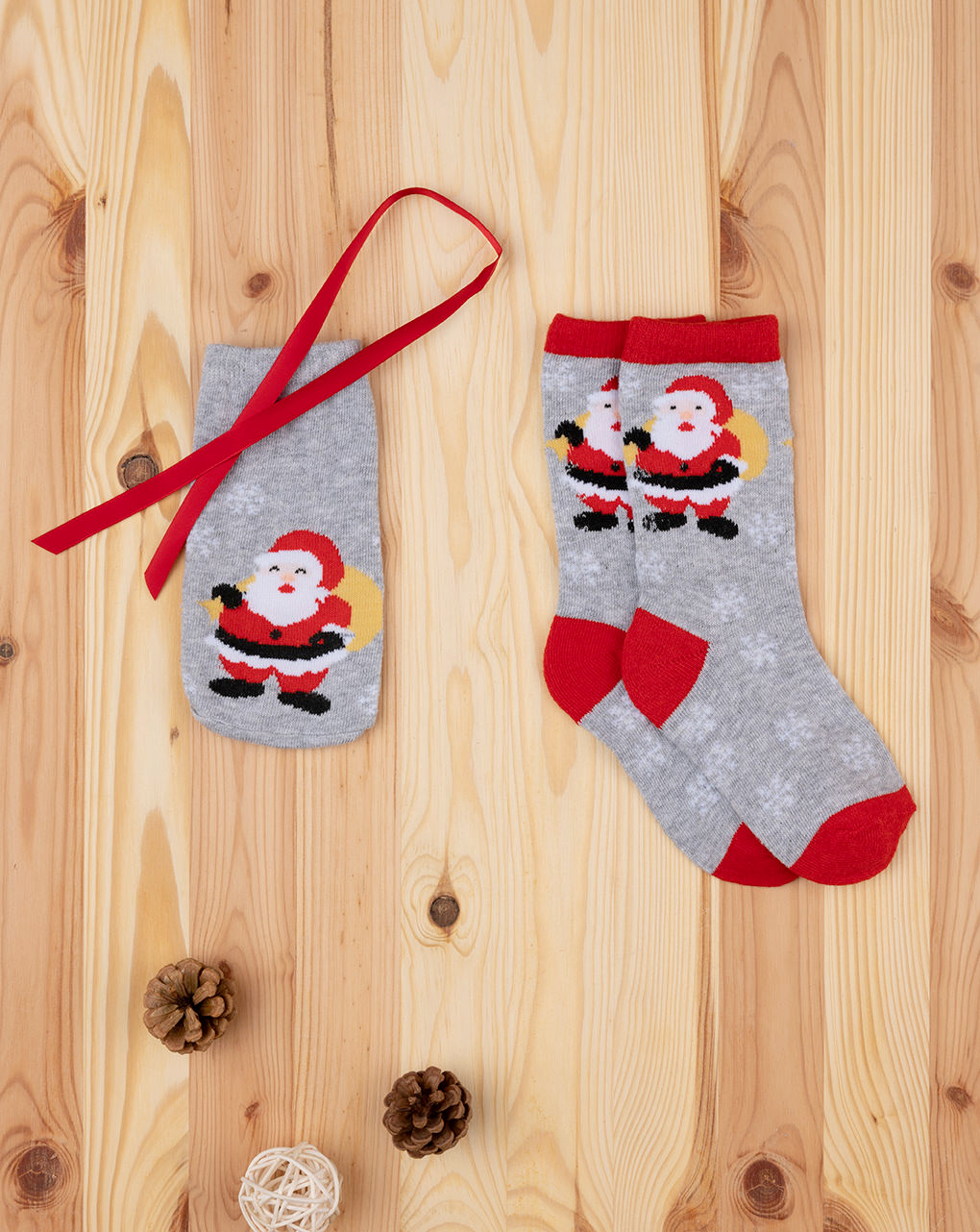 παιδικές χριστουγεννιάτικες κάλτσες γκρι με τον άγιο βασίλη unisex - Prénatal