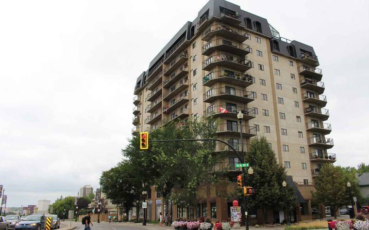 Photo of 611 University Drive Property Image