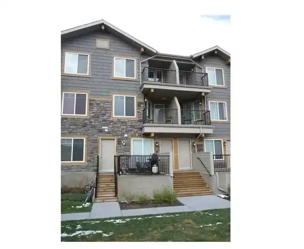 Photo of 240 McKenzie Towne Lane SE Property Image