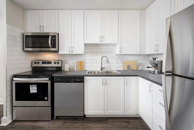 Photo of 389-401 Yonge St Property Image