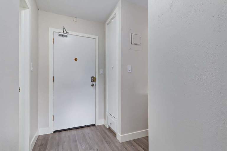 Photo of Crescent Towers Property Image