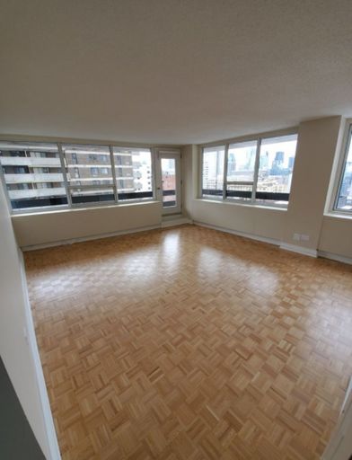 Photo of 1550 Avenue du Docteur-Penfield Property Image