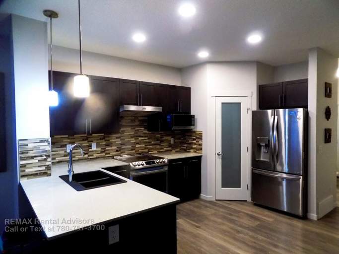 Photo of 1404 25 Avenue Northwest Property Image