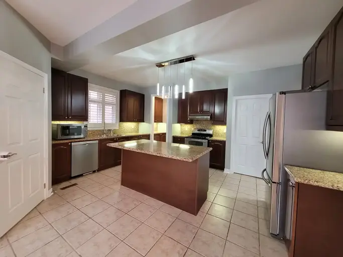 Photo of 5150 Doubletree Dr, Mississauga, ON L5M 8B2 Property Image