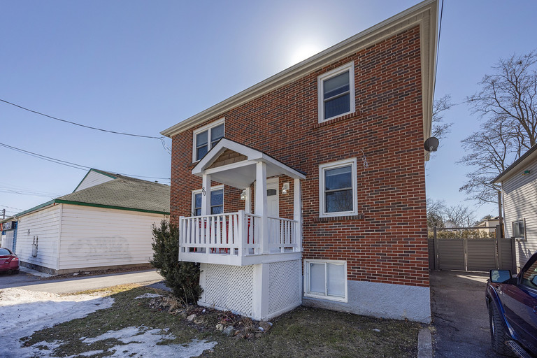 Photo of 80 Thomas St - 2 Bedroom w/ Parking Property Image