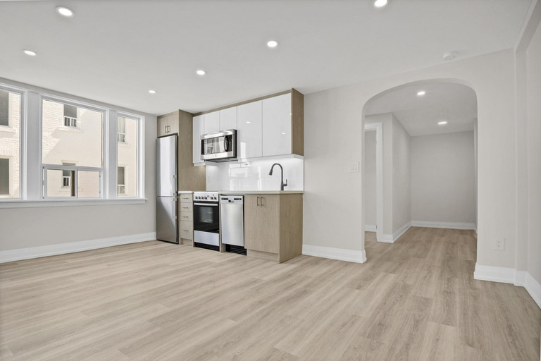 Photo of 699 Eglinton Avenue West Property Image