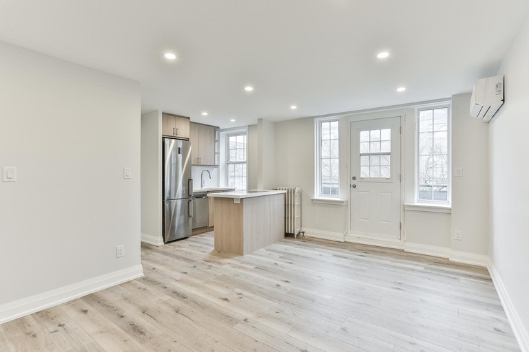 Photo of 697 Eglinton Avenue West Property Image