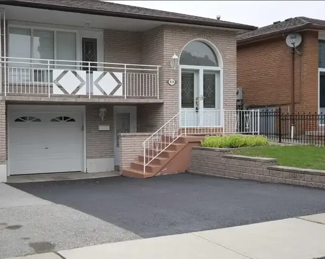 Photo of 66 English St, Brampton, ON L6X 1L6 Property Image