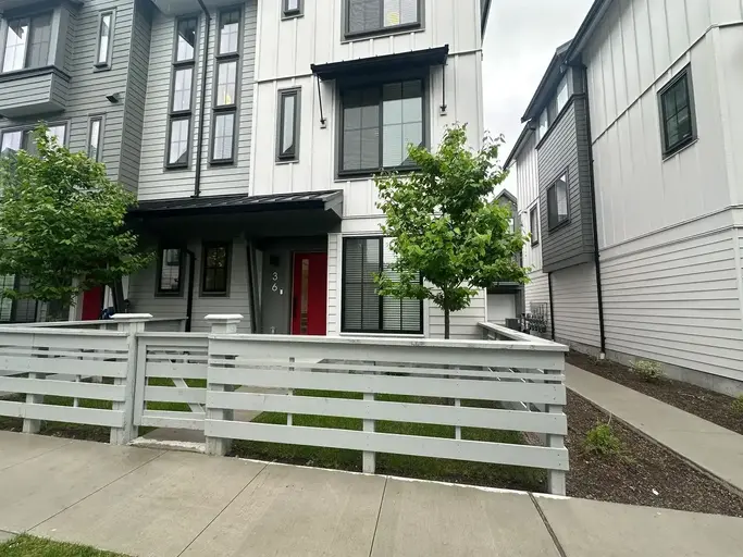 Photo of Executive 3 bed plus Den Townhome for Rent Property Image