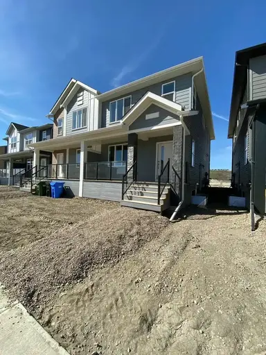 Photo of 683 Wolf Willow Blvd SE Property Image