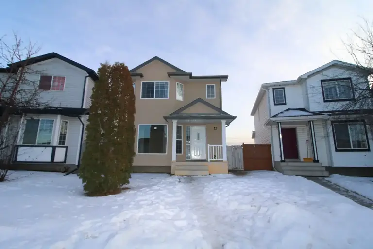 Photo of 30 Martinvalley Way NE Property Image