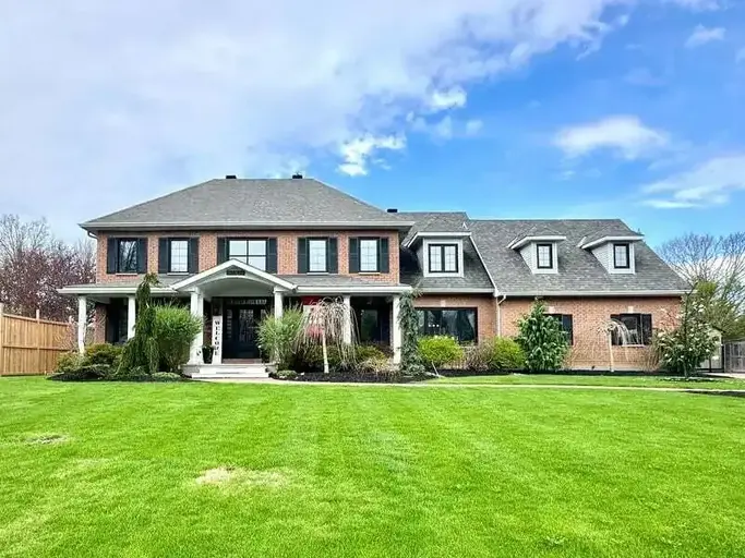 Photo of 5570 Pettapiece Crescent Property Image