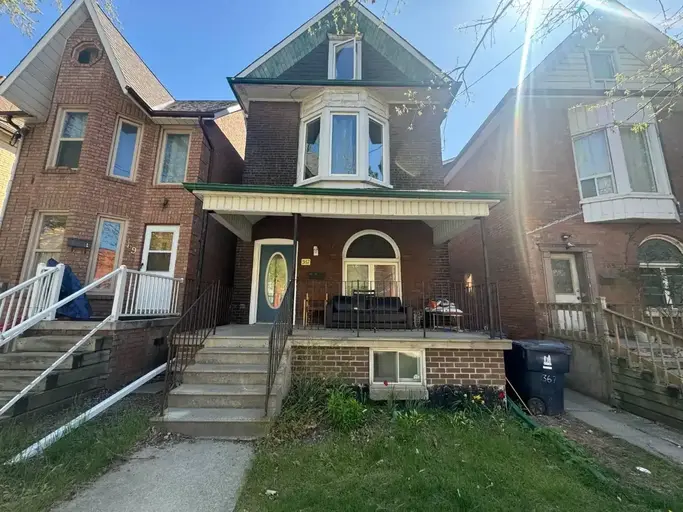 Photo of Upper- 367 Lansdowne Avenue Property Image