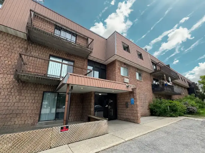 Photo of Carling Pointe Apartments Property Image