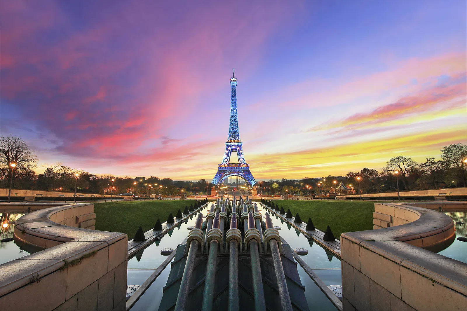 tourist guide in paris