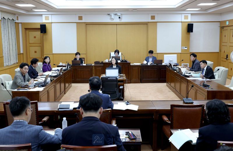 대전시의회 산업건설위원회가 15일 제10대 의회 첫 임시회를 열고 산업·농업 분야 하반기 주요업무를 보고받으며 의원들의 정책 요구사항을 청취했다. (대전광역시의회 제공)