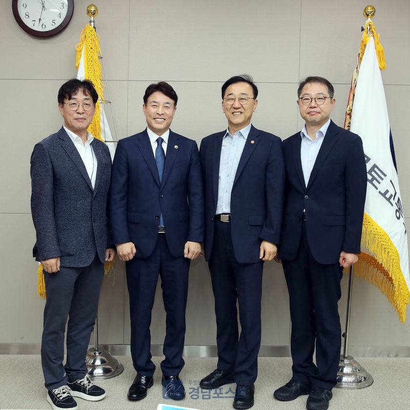 전문학 서구청장이 국토교통부 장관과 만나 갈마지구와 둔산지구 정비사업의 국가 지원을 요청했다. (대전 서구 제공)