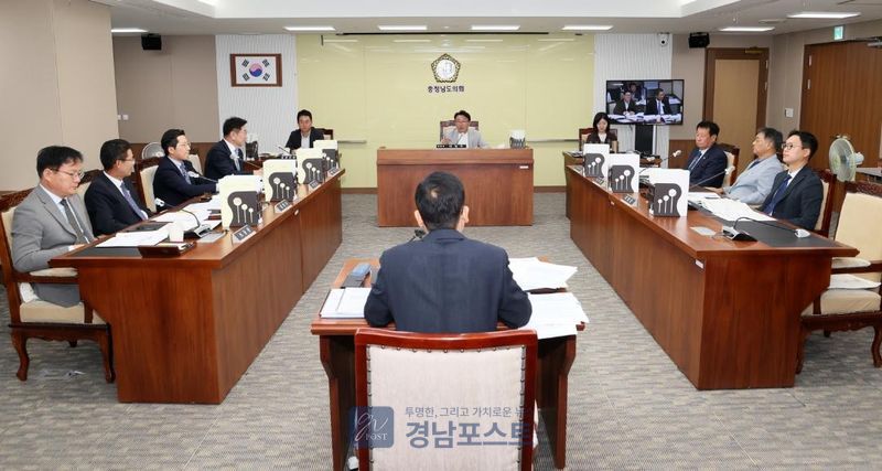 충청남도의회 건설소방위원회가 2026년도 주요업무 보고를 청취하고 공공기관 이전 및 발전공기업 유치에 대한 적극적 대응을 촉구했다. (충청남도의회 제공)