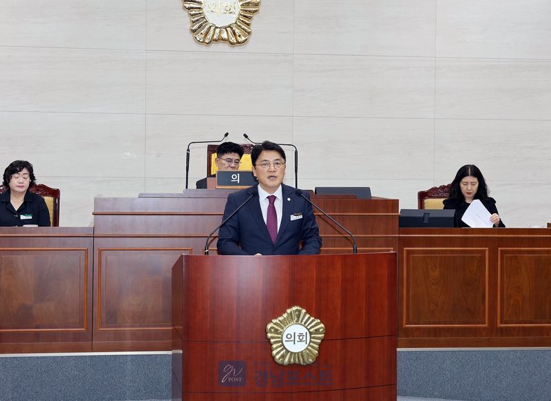 화순군의회가 서남권 반도체 산단 조성을 위한 동복댐 증고 계획에 앞서 주민협의와 재난안전대책 마련을 촉구하는 건의안을 발의했다. (전남 화순군의회 제공)