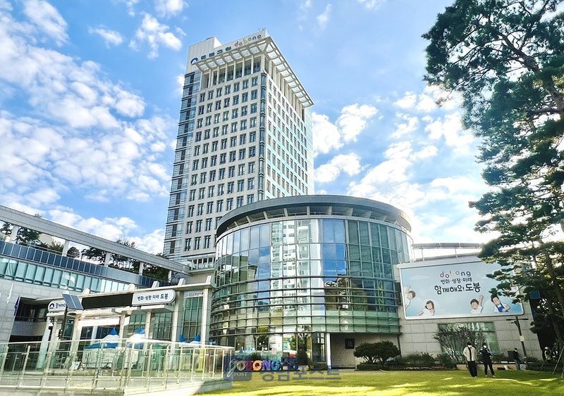 도봉구의회가 제354회 임시회에서 강신만 의원을 제10대 의장으로, 정승구 의원을 부의장으로 선출했다. (도봉구의회 제공)