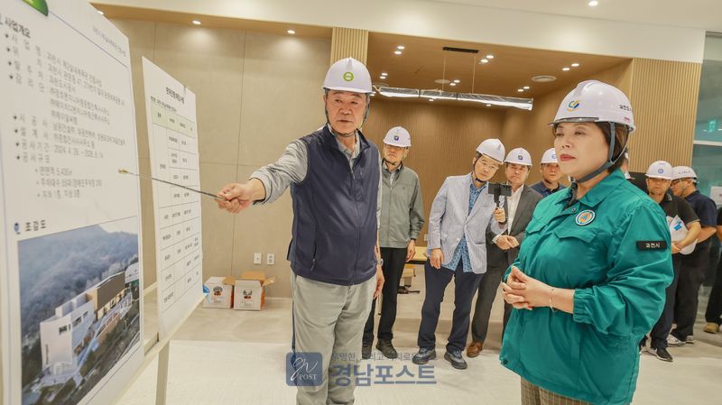 과천시가 11월 개관 예정인 과천 국민체육센터의 안전성과 완성도를 점검하기 위해 지난 20일 합동점검을 진행했다(과천시 제공).