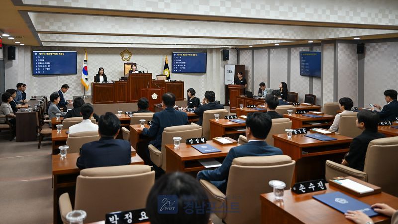 부산 해운대구의회가 6일 제295회 임시회 제1차 본회의를 열어 심윤정 의장과 원영숙 부의장을 선출했다. (부산 해운대구의회 제공)
