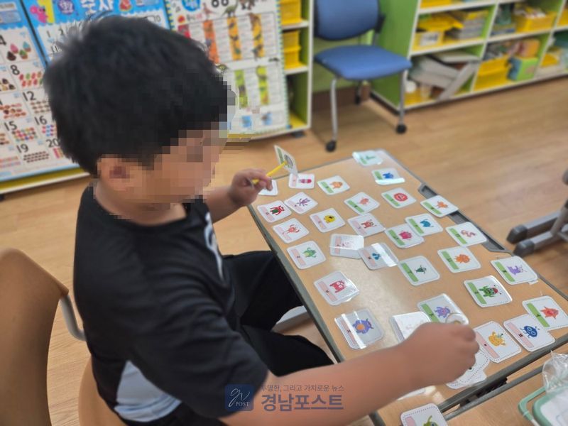 제주시교육지원청이 전문 언어재활사의 찾아가는 1대1 맞춤형 지도로 한글 읽기에 어려움을 겪는 초등학생들의 학습 자신감을 높이고 있다. (제주시교육지원청 제공)