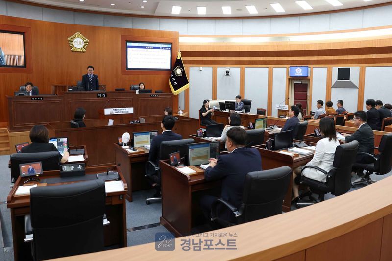 오산시의회가 제305회 임시회를 열고 AI 글로벌 협력체계 구축 지원사업과 2026년 추가경정예산안을 의결했다. (오산시의회 제공)