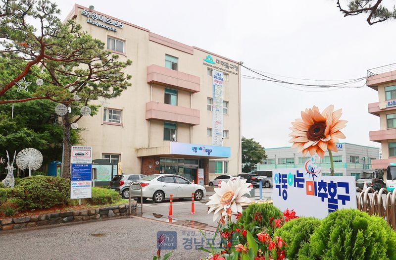 미추홀구 평생학습관이 처음 운영한 병원 동행 지원사 자격증 과정에서 18명 중 17명이 자격을 취득했다. (미추홀구 제공)