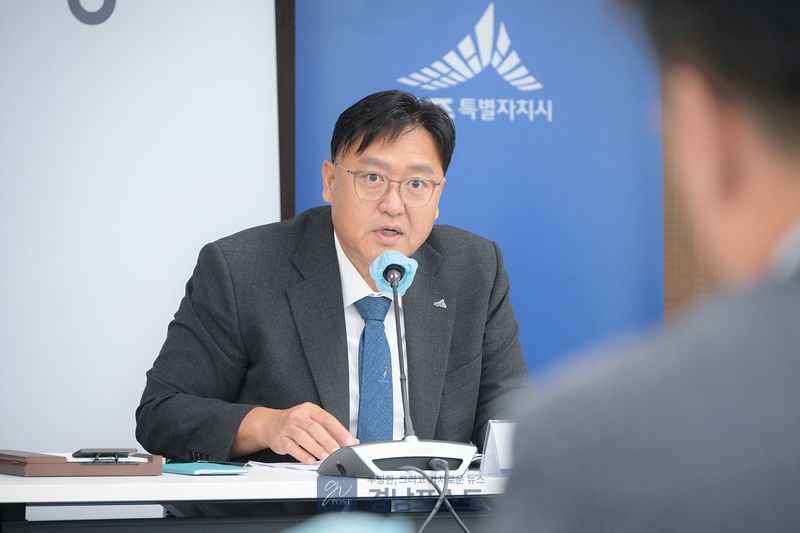 조상호 세종특별자치시장이 확대간부회의에서 예산·조직·인사 전반의 시정혁신을 추진하도록 지시했다. (세종특별자치시청 제공)
