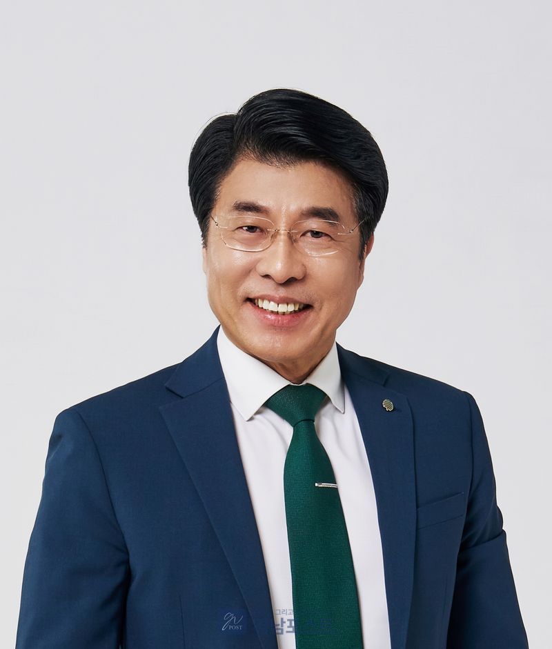 송파구가 드림스타트 '심쿵데이' 10주년 기념식을 8월 6일 개최하고 졸업 대학생에게 장학금을 전달하며 취약계층 아동 가족 120명과 함께 뮤지컬 관람과 외식을 지원한다. (송파구 제공)