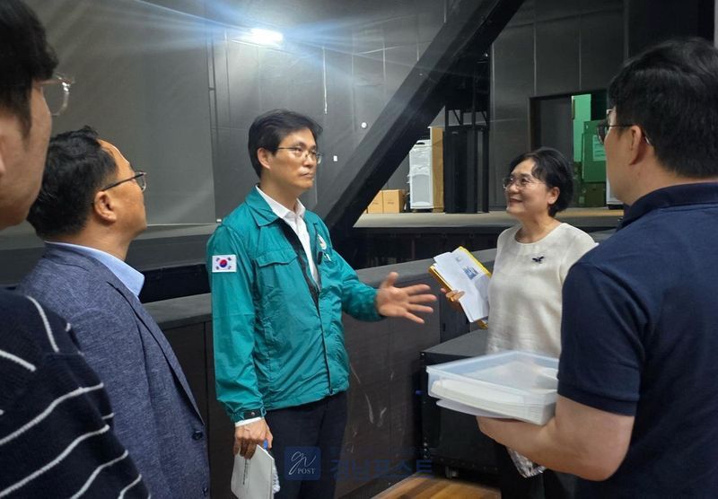 창원특례시 정호원 제2부시장이 창원문화복합타운·진해문화센터·진해아트홀 등 주요 문화사업 현장을 방문해 추진 현황을 점검했다. (창원특례시 제공)