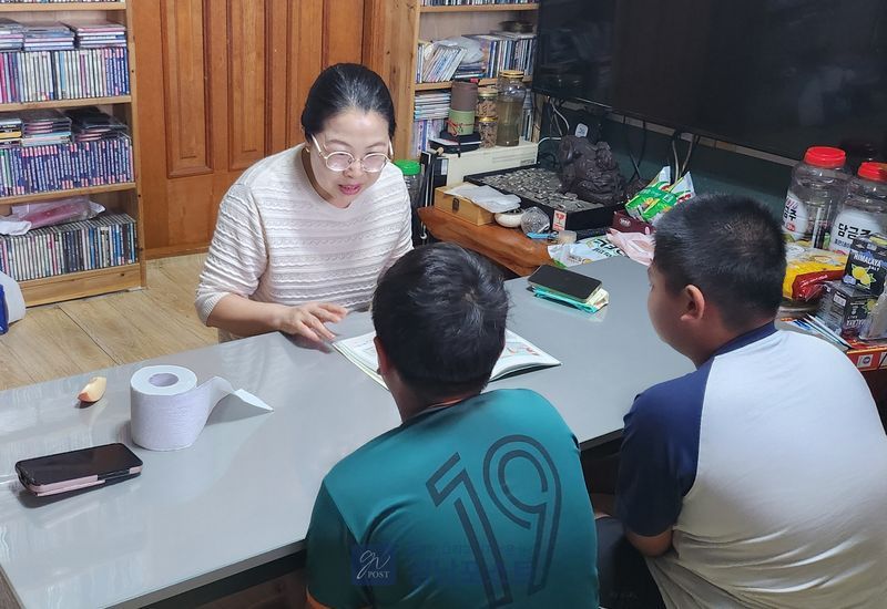 창녕군드림스타트가 폭염으로부터 취약계층 아동을 보호하기 위해 방문 및 전화 상담, 냉방용품 지원 등 맞춤형 안전관리를 추진하고 있다. (창녕군 제공)