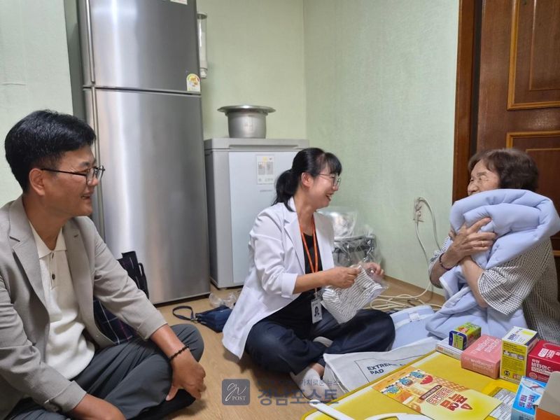 광주시가 극한 폭염으로 건강 위협이 큰 취약계층에게 냉방기와 냉방용품을 지원하고 간호사 방문 및 공무원 1대1 건강안부 서비스를 펼치고 있다. (광주시 제공)