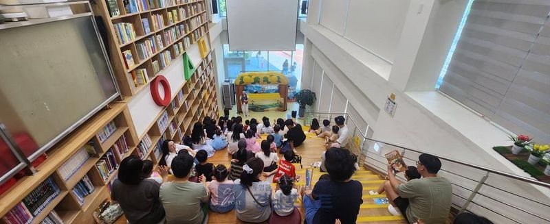 진주시립도서관이 9월 독서의 달을 맞아 과학 공연, 원화 전시, 공예 체험 등 다양한 문화행사를 7곳 도서관에서 개최한다. (진주시 제공)