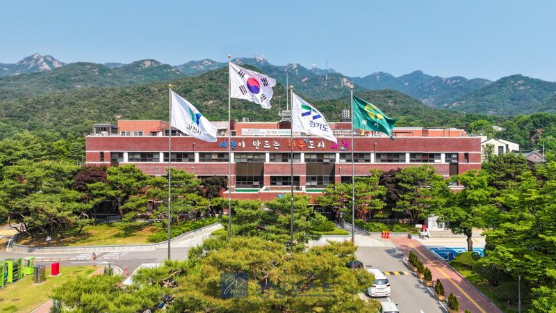 과천시가 전 동 행정복지센터에 맞춤형복지팀과 간호직을 배치해 초고령화 시대 통합 돌봄 체계를 완성했다. (과천시 제공)