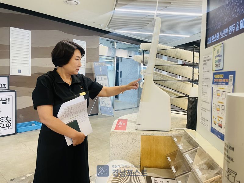 경기도의회 장경임 의원이 광주지역 학교 현장을 방문해 문화예술교육 사업과 음악실 방음 문제를 점검했다. (경상남도의회 제공)