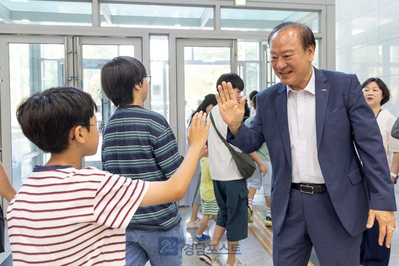 마포구가 아이들의 안전한 통학을 위해 49개 학교 주변 통학로를 전수조사해 단계적으로 정비할 예정이다.(마포구 제공)