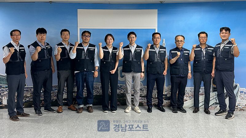 대구시가 8월 7일 위촉한 안전·건축·토목 분야 전문가 도시안전지킴이 10명이 재난취약시설 상시 예찰을 통해 시민 안전을 강화한다. (대구광역시청 제공)