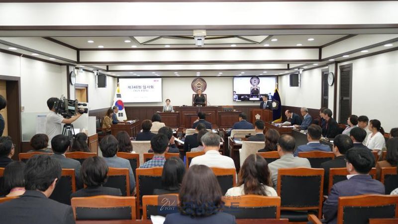 동두천시의회가 경기도의 재정 비상 선언 속에 제348회 임시회를 열고 시의 재정악화와 복지 행정 개선, 지역 활성화 등을 두고 치열한 논의를 전개했다. (동두천시의회 제공)