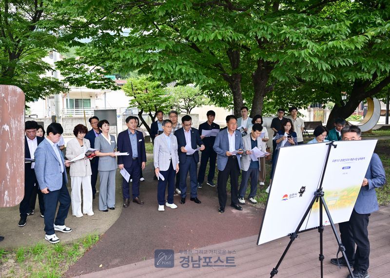 김천시의회가 8월 26일 행정사무감사를 준비하기 위해 지역 주요 사업장을 방문해 추진 상황과 개선 사항을 현장에서 점검했다. (경북 김천시의회 제공)