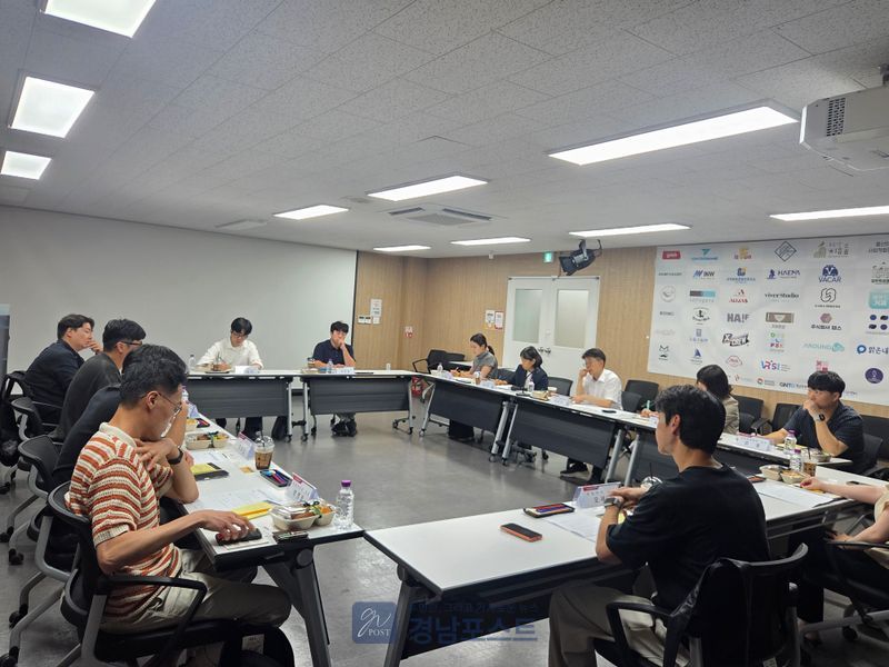 경남도가 27일 청년 여행업 대표들과 간담회를 열고 디지털·AI 시대의 관광인력 육성 방안을 논의했다. (경상남도 제공)