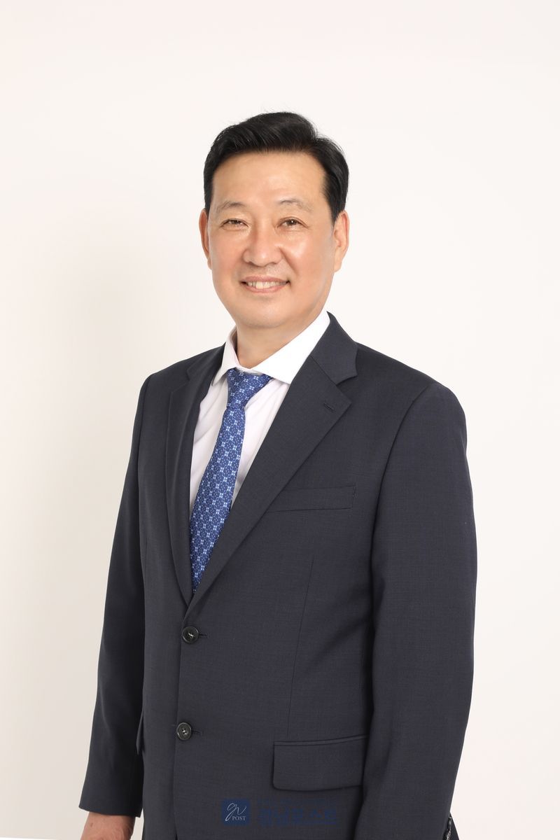 이윤구 도의원이 온라인 매매시장 확산에 대응해 자동차 매매시설의 도로폭 규제를 12m 이상에서 8m 이상으로 완화하는 조례안을 발의했다. (경상남도의회 제공)