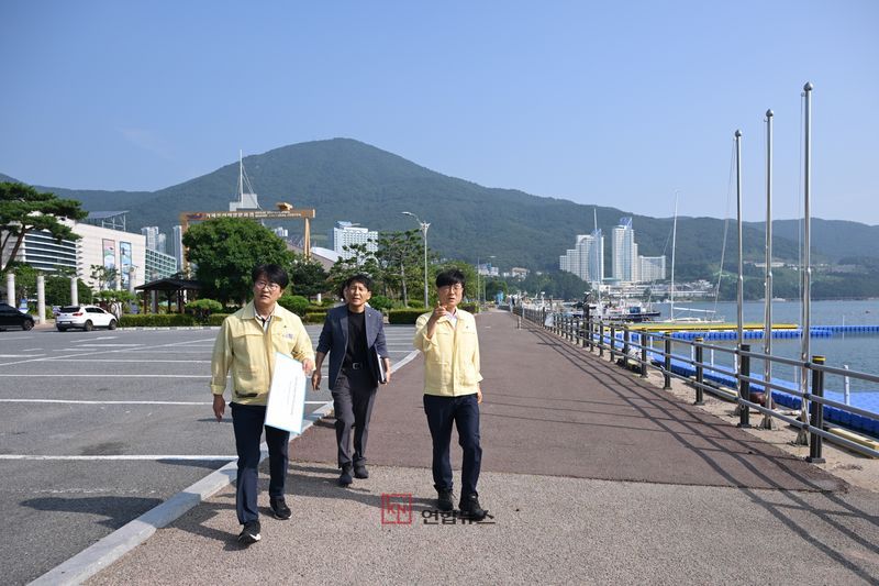 장승포동 해맞이공원에 조성될 예정인 장승포 365전망대 조감도. 주·야간 이색전망대와 주차장이 들어선다. (거제시 제공)